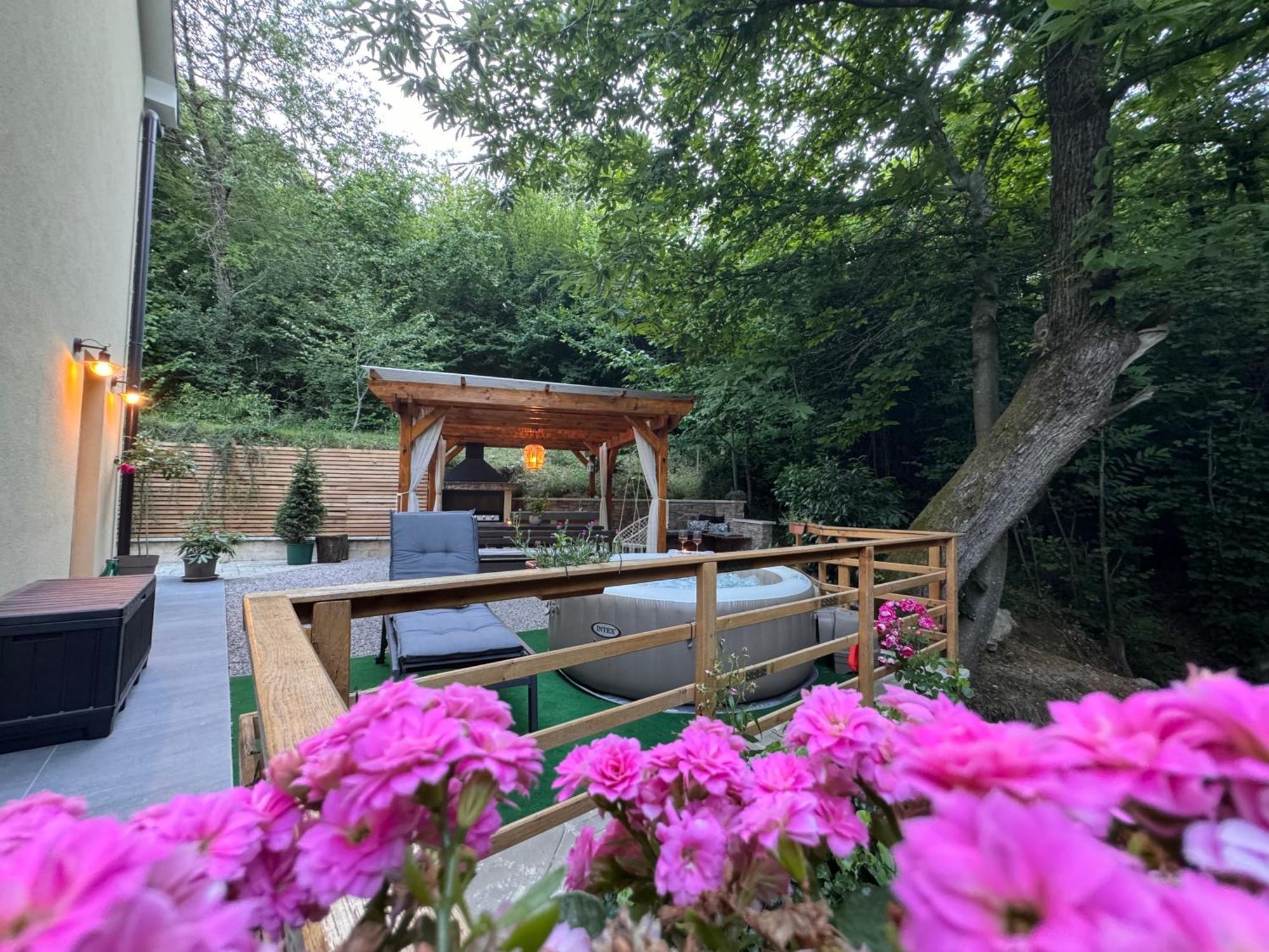 Apartment With A Terrace Forest Home Lullula Veprinac Bagian luar foto